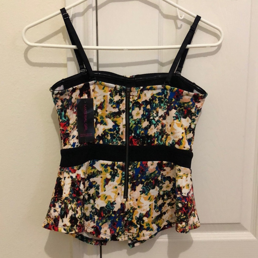 Patterned blouse. - Picture 2 of 2